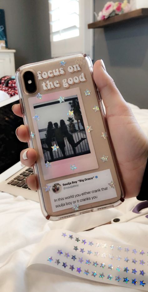 PINTEREST: maliamccaig🌟DIY phone case idea! Super easy and free!! #phones #diy #project #stickers #polaroid #photos Diy Phone Cases, Cell Phone Cases Diy, Diy Dream Catcher, Tumblr Phone Case, Diy Lampe, Diy Iphone Case, Diy Mobile, Apple Phone Case, Cases Diy