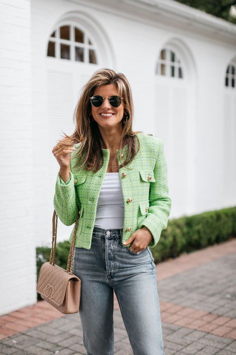 The Lime Green Jacket I'm Obsessed With Lime Green Jacket Outfit, Style Inspiration Casual Chic, Green Jacket Outfit, Bright Colored Outfits, Outfit Inspiration Women, Green Sandals, Style Inspiration Casual, Spring Sandals, Spring Jackets