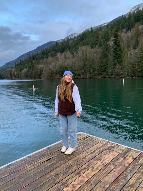 Winter Lake Outfit, Fall Lake Pictures, Winter Lake Photoshoot, Cold Lake Day Outfit, Instagram Post Ideas Winter, Lake Dock Pictures, Maine Photoshoot, Dock Pictures Instagram, Lake Poses Picture Ideas