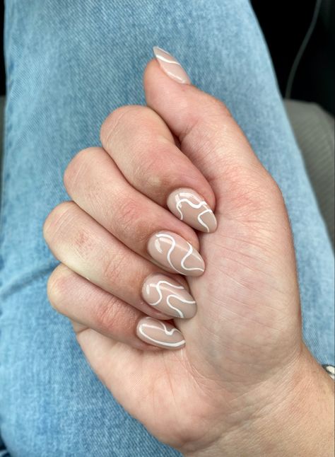 Neutral Pattern Nails, Simple Round Nails, Nude Abstract Nails, Tan Nails Design, Abstract Swirl Nails, Tan Nail Designs, Squiggle Nails, Cowboy Nails, Pattern Nails