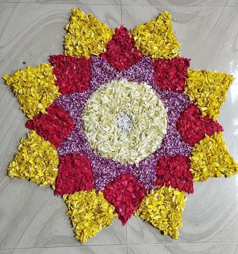 Kerala Festival, Onam Pookalam Design, Onam Kerala, Floral Rangoli, Onam Pookalam, Pookalam Design, Thali Decoration, Easy Rangoli Designs Videos, Thali Decoration Ideas