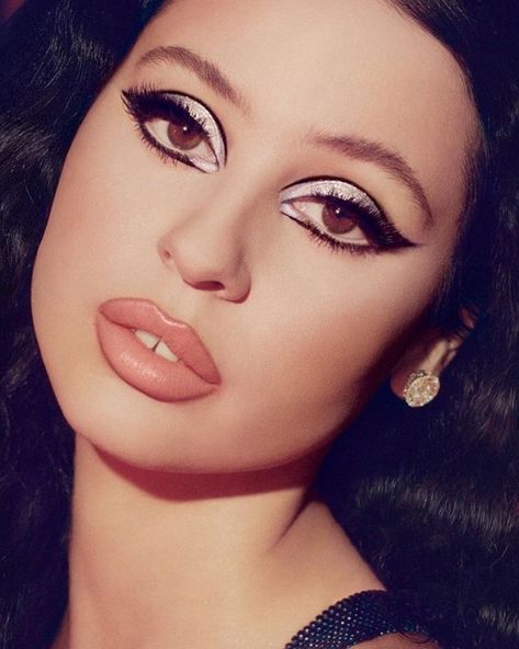 ︎ ♡︎ 🧚🏻 alexa demie 🧚🏻 ♡︎ Disco Makeup, Vintage Makeup Looks, 60s Makeup, Editorial Vogue, 70s Makeup, Celebrity Makeup Looks, Alexa Demie, Retro Makeup, Smink Inspiration