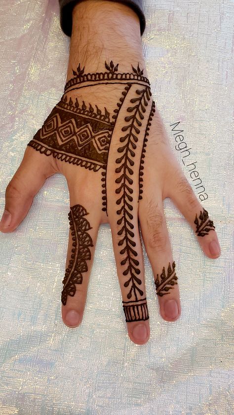 Men Henna Tattoo Hands, Men Henna Tattoo Simple, Male Henna Designs Hand, Henna Men Designs, Man Henna Designs, Guy Henna Design, Male Mehendi Design, Male Mehendi, Henna For Men Simple