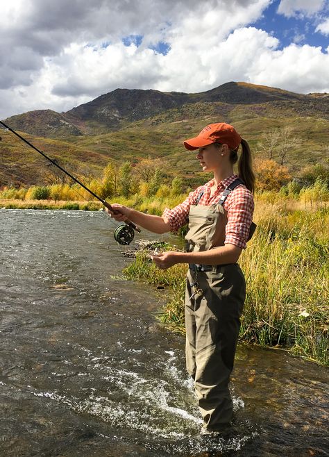 Fly Fishing on the Provo River in Utah  // via Stacie Flinner Fly Fishing Outfit Women, Fishing Aesthetic Outfit, Outdoor Outfits For Women Summer, Cute Fishing Outfit For Women, Fishing Outfits For Women, Farmer Oc, Fly Fishing Outfit, Women Fly Fishing, Road Trip To Utah