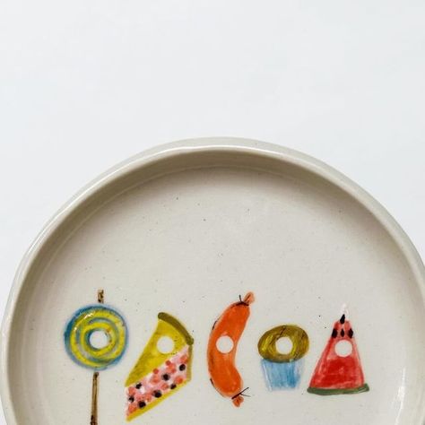 jenniceramics | new plate in the stack 🍰 

“junk food” or less nutrient dense foods, without  assigning value to them. they are more processed but they... | Instagram Food Pottery Ideas, Bowl Design Ideas, Pottery Bowl Painting, Painted Plates Ideas, Birthday Plates Diy, Clay Pot Painting, Ceramics Illustration, Plates Aesthetic, Watermelon Ceramic