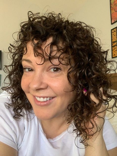 Permed Mullet, Wardrobe Oxygen, Fine Curly Hair, Curly Girl Method, Curly Hair Women, Inspiring Women, Curly Hair Routine, Curly Hair With Bangs, Thinning Hair