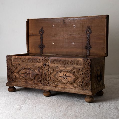 Tech Room, Wooden Trunks, Living Room Setup, Antique Trunk, Blanket Chest, European Antiques, Wood Chest, Sewing Embroidery Designs, Contemporary Interior Design