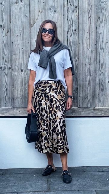 Loafers And Midi Skirt, Leopard Print Skirt, Loafers Style, Weekend Style, Scandi Style, Fashion Over 50, Minimal Fashion, The School, Day Off