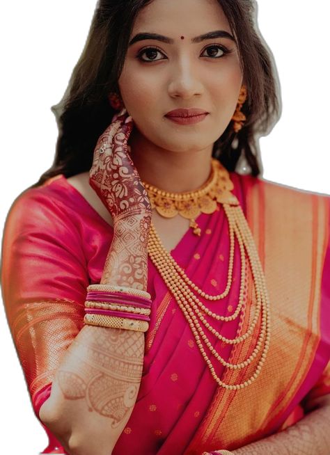 Maharashtrian Bride Makeup Look, Hairstyle On Maharashtrian Saree, Marathi Wedding Jewellery, Engagement Saree Look Maharashtrian, Maharashtrian Engagement Saree Look, Marathi Engagement Look Couple, Maharashtrian Bride Look Saree, Maharashtrian Engagement Bride, Maharashtrian Wedding Saree