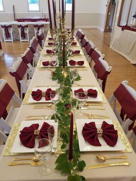 Burgundy, beige and gold table setup Christmas Wedding Centerpieces, Gold And Burgundy Wedding, Gold Table Setting, Gold Wedding Reception, Maroon Wedding, Gold Wedding Theme, Beige Wedding, Gold Wedding Decorations, Wedding Table Decorations