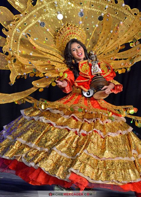 Costume Carnaval Mamets Cartoon Dungkek Sumenep #costumes Dinagyang Festival, Philippine Festivals, Sinulog Festival, Miss Universe National Costume, Caribbean Carnival Costumes, Carnival Headdress, Queen Gown, Philippine History, Queen Outfits