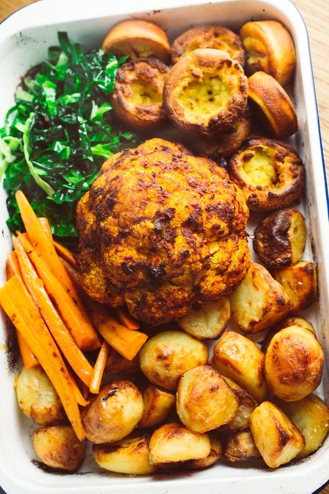 Lowly | Vegan Sunday Roast With All The Trimmings - A Glorious Feast! Harissa Cauliflower, Dinner Ideas Vegetarian, Sunday Dinner Ideas, Roast Cauliflower, Yorkshire Puddings, Cauliflower Dishes, Homemade Gravy, Yorkshire Pudding, Dinner Party Recipes