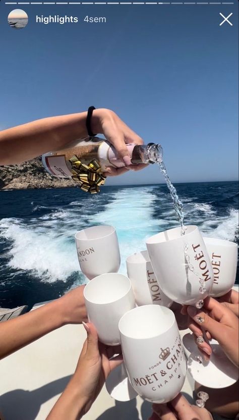 La Bachelorette Party, Ibiza Bachelorette Party, Boat Day Bachelorette, Ibiza Bachelorette, Boat Bachelorette Party Ideas, Bachelorette Boat Day, Bachelorette Party Yacht, Yacht Bachelorette Party, Summer Bachelorette Party Ideas