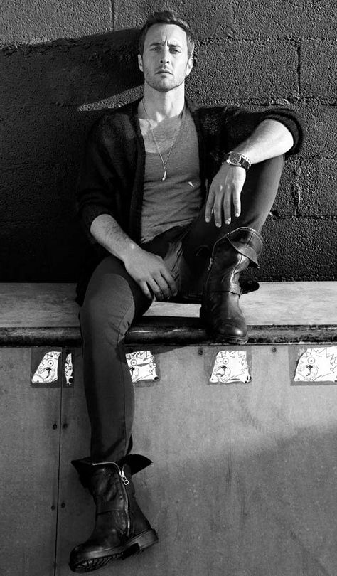 ♥♥♥ Alex O'Loughlin GQ au Sitting On Ledge Pose, Sitting On A Ledge, Gq Australia, Alex Love, Steve Mc, Scott Caan, Alex O Loughlin, Hawaii Five O, Alex O'loughlin