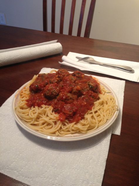 Spaghetti And Meatballs Aesthetic, Spaghetti Aesthetic, Aesthetic Treats, Heart Shaped Pasta, Spaghetti With Meatballs, Spaghetti And Meatballs, Sauce Tomate, Fine Food, Httyd