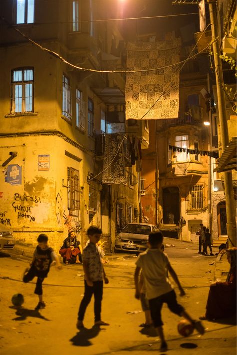 Istanbul Street Photography, Streets Of Istanbul, Street Light Aesthetic, Turkey Streets, Street Aesthetic Night, Night Street Aesthetic, Night City Street, Turkish Summer, Istanbul Night