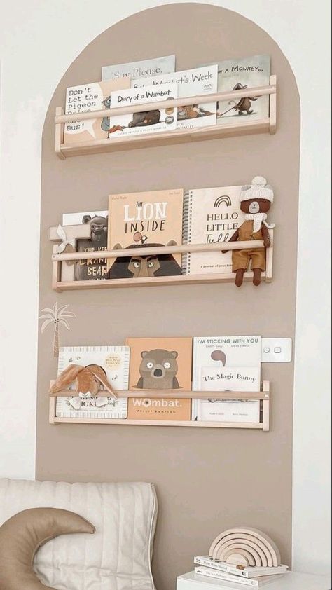 Baby Store Display, Kids Rooms Inspo, Room Bookshelf, Nursery Bookshelf, Baby Room Neutral, Kids Bedroom Inspiration, Baby Zimmer, Nursery Room Design, Baby Room Inspiration