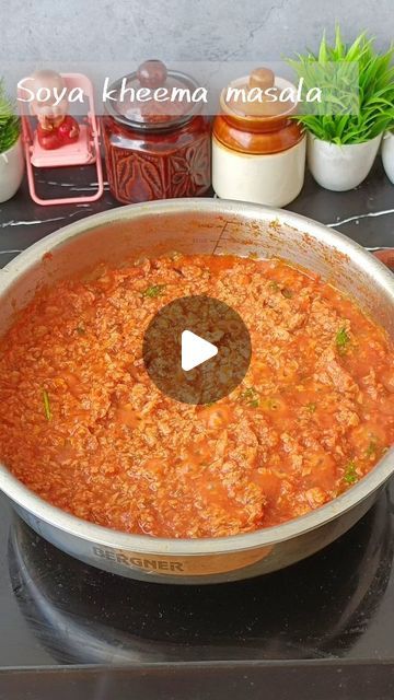 Foodies Roof on Instagram: "Soya kheema masala❣️❣️High protein soya gravy❣️ This soya kheema masala is a simple , delicious and high protein gravy. It can be served with roti, chapathi, naan or ghee rice , jeera rice etc., This tastes simply yummy and there is no going back. It is a super easy bachelor recipe that is made within 15 minutes 1. In a bowl take 1 cup of soya chunks and soak in hot water for 10 minutes. Squeeze it and grind in pulse mode till it turns to kheema. Don't grind just pulse. 2. In a mixer jar add 1 onion, 1 tomato, 1 green chilli , 1 inch ginger and garlic 3 nos. Grind to paste. 3. In a kadai add 3 tbsp oil, add whole spices, bay leaf Cinnamon, cloves, fennel seeds 1/2 tsp. Add the grounded paste and saute till the raw smell goes. 4. Add 1 tsp chilli powder, 1 tsp k Ghee Rice, Keema Recipes, Vegetarian Gravy, Soya Chunks, Whole Spices, Jeera Rice, No Going Back, Soya Bean, Healthy Homemade Recipes