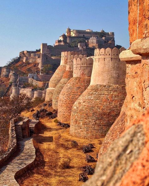 Kumbhalgarh Fort, Indian Landscape, Maharana Pratap, Cool Optical Illusions, Corporate Travel, History Of India, Medieval World, Visit India, Plan A Trip