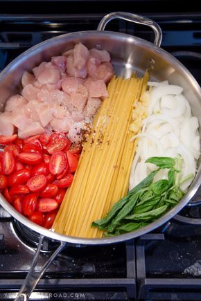 Chicken Linguine, Tomato Basil Chicken, Chicken Tomato, Plats Healthy, Basil Recipes, Easy Pasta Dishes, Basil Chicken, Cucumber Recipes, One Pot Pasta