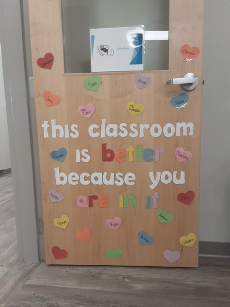 Welcome Preschool Door Ideas, Preschool Welcome Door Ideas, Preschool Class Door Decoration, Welcome Door Preschool, Door Ideas For Infant Classroom, Simple Door Decorations Classroom, Toddler Door Ideas, Welcoming Classroom Doors, Preschool Welcome Door