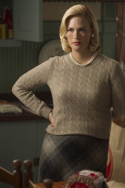 Betty Draper Style, Joan Harris, Betty Draper, Famous Moms, January Jones, Mad Men Fashion, Don Draper, Mad Women, Celebrity List