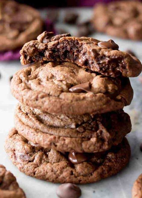 Double Chocolate Chip Cookies - Sugar Spun Run Double Chocolate Chip Cookie Recipe, Sugar Spun Run, Chocolate Fudge Cookies, Future Chef, Cinnamon Roll Cookies, Fudge Cookies, Cookies Sugar, Soft Chocolate Chip Cookies, Double Chocolate Chip Cookies