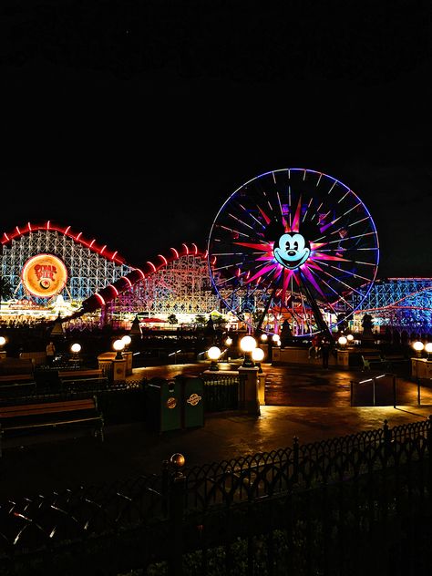 Disneyland America, Trip Manifestation, Disney America, Pixar Pier, Disney Wallpapers, Disneyland Pictures, Splash Mountain, World Wallpaper, Main Street Usa