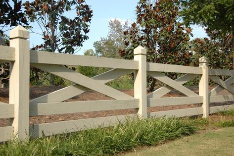 Fence Diy Ideas, Fence Diy, Diy Farmhouse Style, Rustic Fence, Driveway Entrance, Fencing & Gates, Fence Styles, Farmhouse Landscaping, Diy Fence