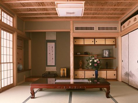 Japanese house design ideas interior design minimalist living room shoji screens Japanese House Living Room, Traditional Japanese Living Room, Japanese Kitchen Design, Japanese Living Room Decor, Japanese Living Rooms, Traditional Japanese Home, Japanese Living Room, Japanese Home Design, Japanese Style House