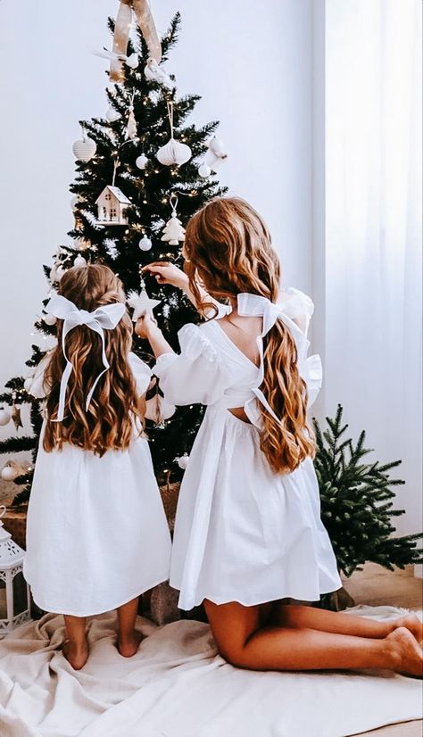 Mom And Daughter Christmas Photos, Mommy And Daughter Christmas Pictures, Mom And Daughter Christmas Photoshoot, Mom And Daughter Photoshoot, Christmas Photoshoot Kids, Christmas Mini Shoot, Mother Daughter Pictures, Christmas Baby Pictures, Mother Daughter Photoshoot