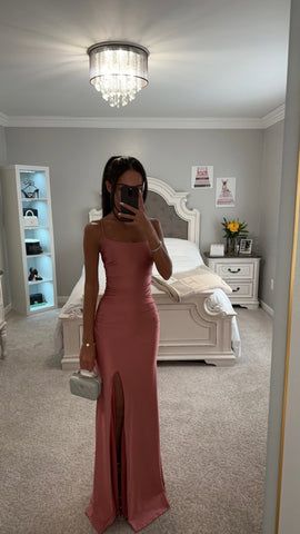 Classy Prom Dresses Silk, Homecoming Dresses Tight Long, Dream Prom Dresses, Farewell Dresses, Prom Dress Inspo, Robes Glamour, Classy Prom, Deb Dresses, Classy Prom Dresses