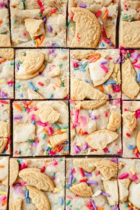 Birthday Oreo Blondies, Golden Oreo Brownies, Birthday Cake Cookie Bars, Birthday Blondies, Large Peanut Butter Cookies, Birthday Cake Blondies, Oreo Blondies, Chocolate Fridge, Blondie Cake