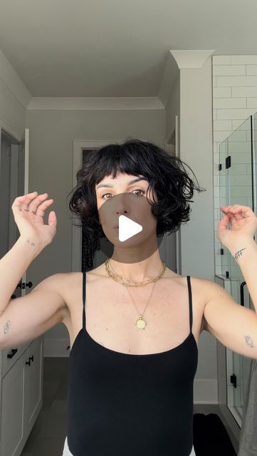 Thick Hair Transformation, Short Hair Natural Waves, Air Dry Short Wavy Hair, Natural Waves Short Hair, Diffusing Short Curly Hair, Shenae Grimes Hair, Air Dry Short Hair, Short Hair Styles Wavy Hair, Short Wavy Hair Natural