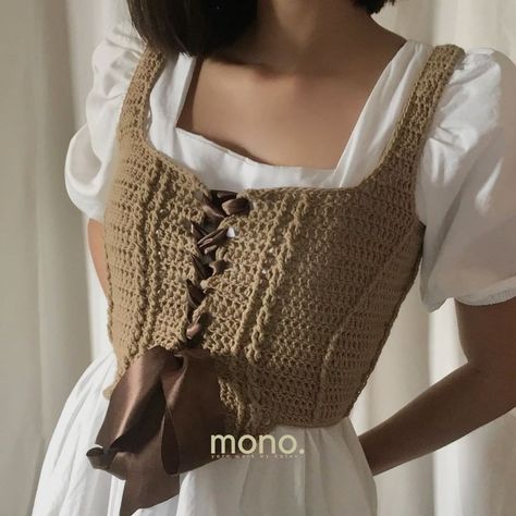 Mode Crochet, Diy Vetement, Crochet Tops Free Patterns, Crochet Design Pattern, Crochet Clothing And Accessories, Crochet Clothes For Women, Crochet Summer Tops, Crochet Fashion Patterns, Crochet Clothes Patterns