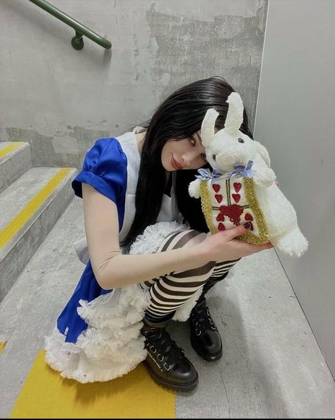 girl 
bunny
rabbit
crazy
wonderland
fantasy
game
videogame 
cosplay
cool
blue dress Cosplay Alice In Wonderland, Alice Halloween, Alice In Wonderland Outfit, Horror Halloween Costumes, Crazy Mind, Alice Costume, Alice Cosplay, Plushies Cute, Classy Halloween Costumes