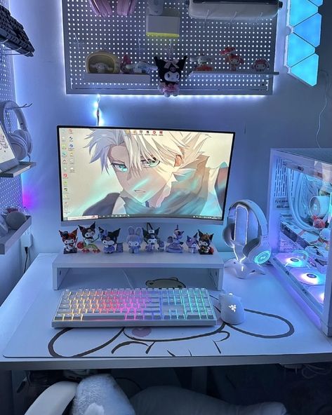 55 Inch Desk Setup, Anime Pc Setup Ideas, Grey Pc Setup, Single Monitor Gaming Setup, White Gaming Setup, Bedroom Inspirations Green, White Desk Setup, Pc Games Setup, Games Room Inspiration