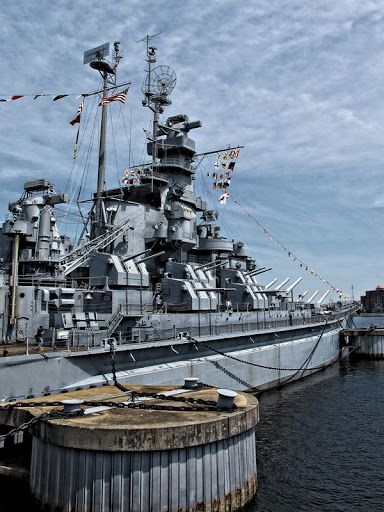 USS Massachusetts (BB-59) and USS Lionfish (SS-298) birthed side-by-side @ Battleship Cove in Fall River, MA. date unk. (google.image) 02.2021 Uss Massachusetts, Uss Alabama, Us Battleships, Lion Fish, Tanks Military, United States Navy, Modern Warfare, South Dakota, Sailing Ships