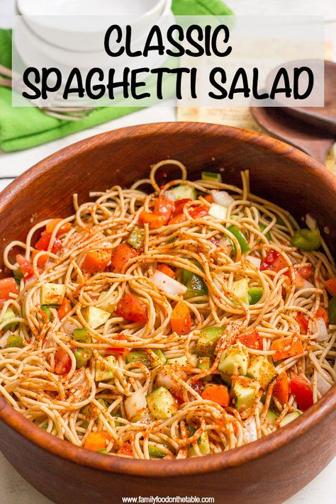 Classic spaghetti salad recipe with tomatoes, cucumber, green pepper, carrots and Italian dressing is a great summer side dish and perfect for sharing! #spaghetti #salad #summersalad #pastasalad #easyrecipe Italian Salads, Easy Homemade Italian Dressing, Cold Spaghetti Salad, Dessert Italian, Spaghetti Pasta Salad, Recipe With Tomatoes, Crab Pasta, Spaghetti Salad, Salad Dinner