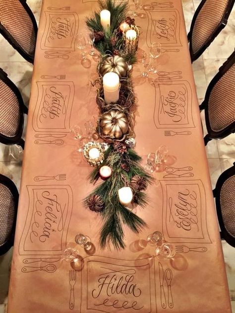 Homecoming Dinner Table Decorations, Craft Paper Table Setting, Christmas And Thanksgiving Decor, Thanksgiving Dinner Table Setting, Thanksgiving Dinner Decor, Friendsgiving Dinner Party, Thanksgiving Dinner Party, Thanksgiving Dinner Table, Dinner Table Setting