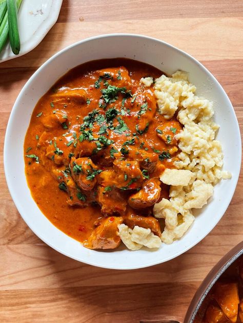 Chicken Paprikash, Comfort Food Chicken, Paprika Sauce, Hungarian Recipes, Chicken Dinner Recipes, Dinner Time, Diy Food Recipes, Chicken Dinner, Chicken Dishes