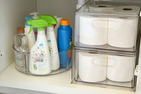 Baby Bathroom Organization, Washroom Organization, Guest Bathroom Essentials, Kids Bathroom Organization, Bathroom Drawers, Baby Bathroom, Organizing Hacks, Bathroom Closet, Organization Essentials