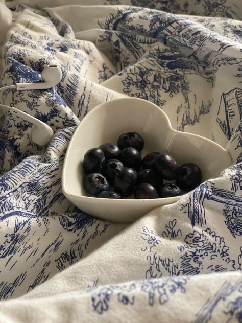 Blue Berry's Aesthetic, Blueberry Aesthetic Vintage, Blue Fruit Aesthetic, Blue Berries Aesthetic, Aesthetic Blue Food, Blueberry Muffins Aesthetic, Blue Aesthetic Food, Blueberry Muffin Aesthetic, Blueberry Girl Aesthetic