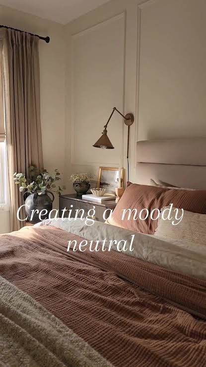 Blush Guest Bedroom, Small Moody Guest Bedroom, Pink Moody Bedroom, Moody Girls Bedroom, Warm Moody Bedroom, Feminine Master Bedrooms Decor, Moody Floral Bedroom, Sulking Room Pink Bedroom, Small Moody Bedroom