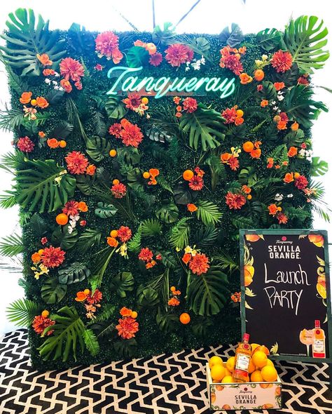 Introducing @tanquerayusa newest launch🍃 Tanqueray Flor De Sevilla 🍊 🍹complimented by a fresh garland to match our backdrop! Tropical Corporate Event, Mall Exterior, Malibu Party, Fresh Garland, Tropical Backdrop, Fresh Garlands, Festival 2024, Event Backdrop, Night Serum