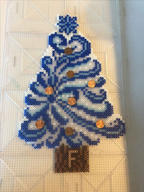 Perler Christmas tree with pennies with birth year facing up as ornaments gift 3d Christmas Tree Perler Beads, Perler Christmas Tree, Tree Perler Beads, Perler Bead Jewelry, Perler Christmas, Melt Beads, Melt Beads Patterns, Perler Projects, Beads Christmas