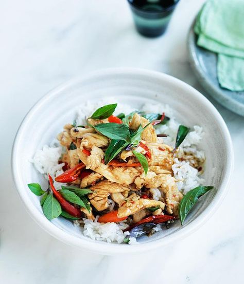 Basil Stir Fry, Best Stir Fry Recipe, Asian Stir Fry Recipe, Recipes Gourmet, Asian Stir Fry, Chicken Dishes Easy, Chilli Recipes, Holy Basil, Chicken Stir Fry