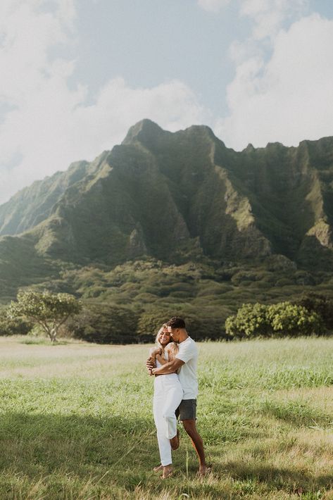 Elopement Poses, Hawaii Mountains, Hawaii Engagement, Elopement Shoot, Romantic Elopement, Romantic Engagement Photos, Aesthetic Wedding, Hawaii Elopement, Anniversary Photoshoot