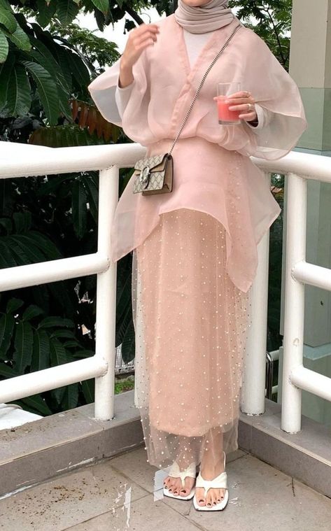 Muslim Dress Simple, Kebaya Modern Hijab Bridesmaid, Organza Outfit, Hijab Bridesmaid, Model Dress Kebaya, Dress Muslim Modern, Kondangan Outfit, Kebaya Dress, Modern Hijab