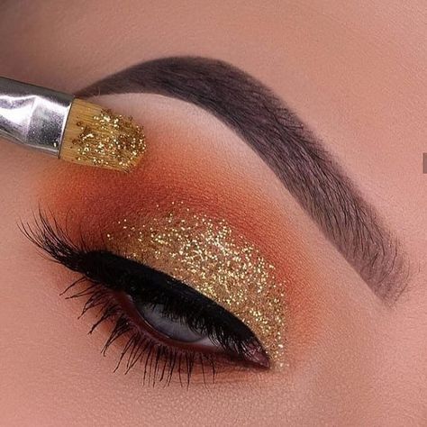 Golden Eye Makeup, Makeup Highlight, Orange Eye Makeup, Gold Makeup Looks, Orange Eyeshadow, Gold Eye Makeup, Orange Makeup, Beautiful Eye Makeup, Eye Makeup Designs